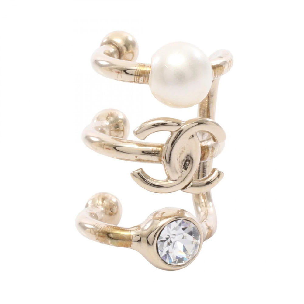 CHANEL White Pearl Logo Ear Cuff